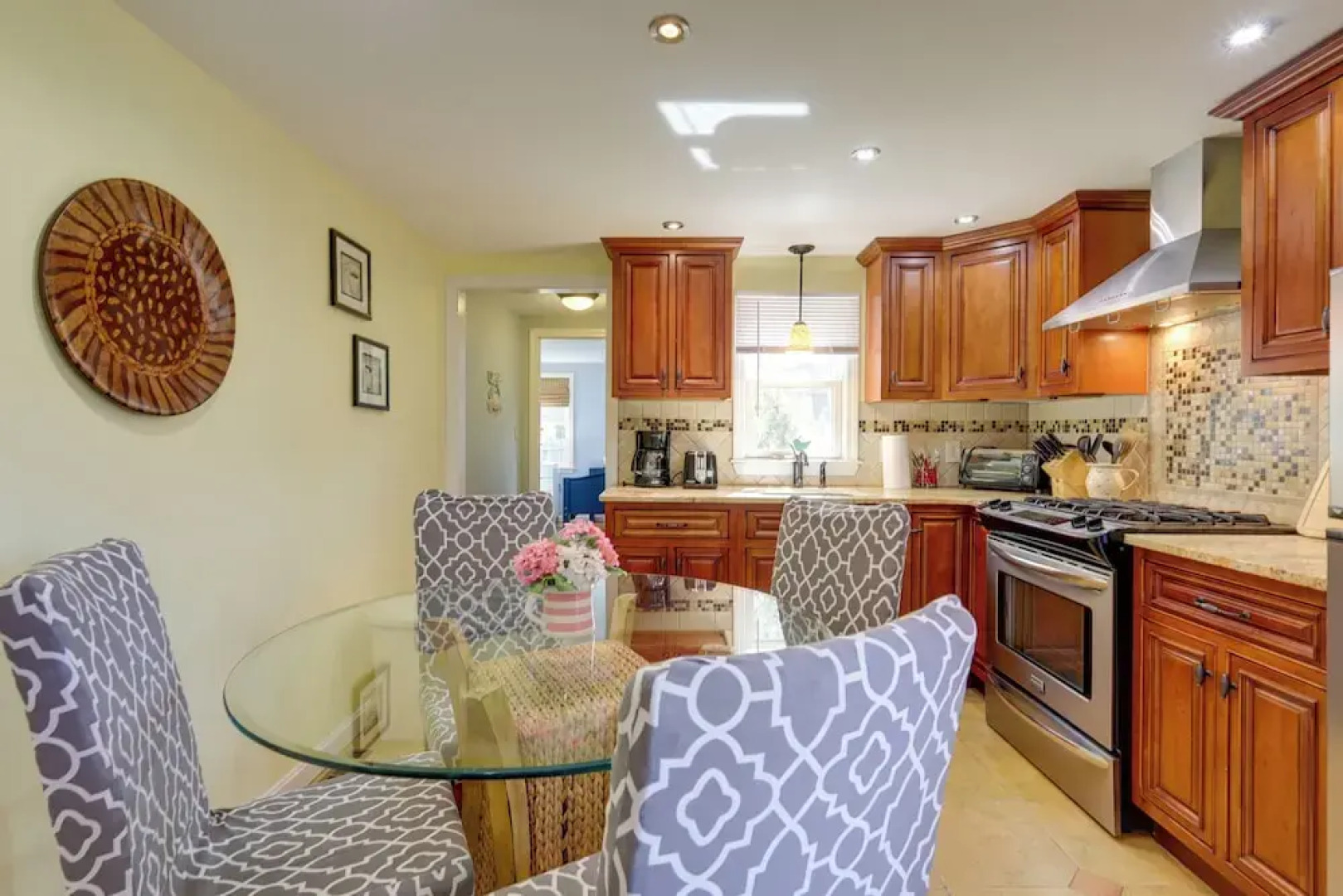 Swan River Views, BBQ Ready: West Dennis Home