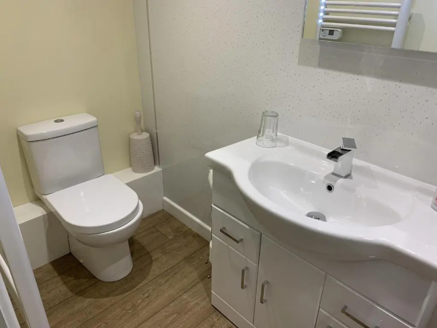 Southernwood - Garden Lodge 10