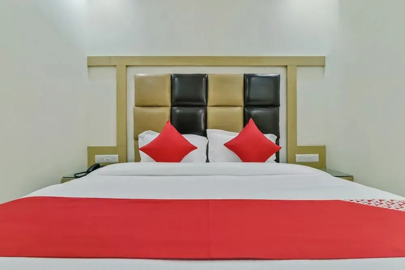 Vaccinated Staff- OYO 28237 Hotel Bramhaputra