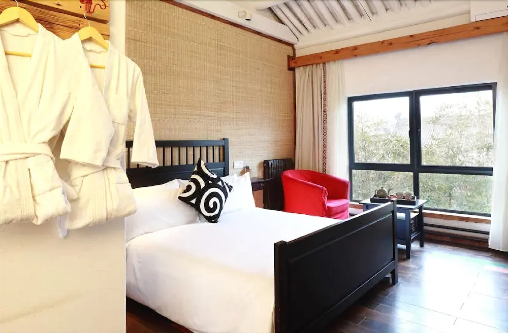 Zuoyouke Theme Hotel