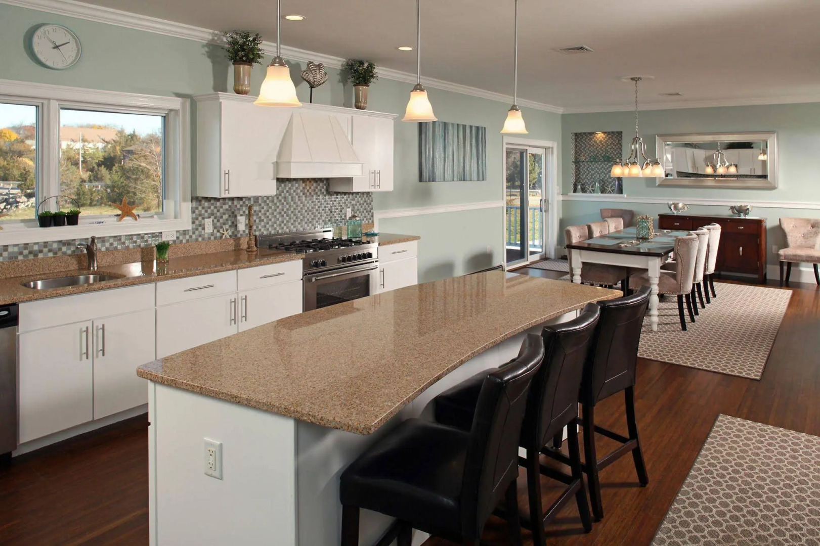 The Beacon Waterfront Inn