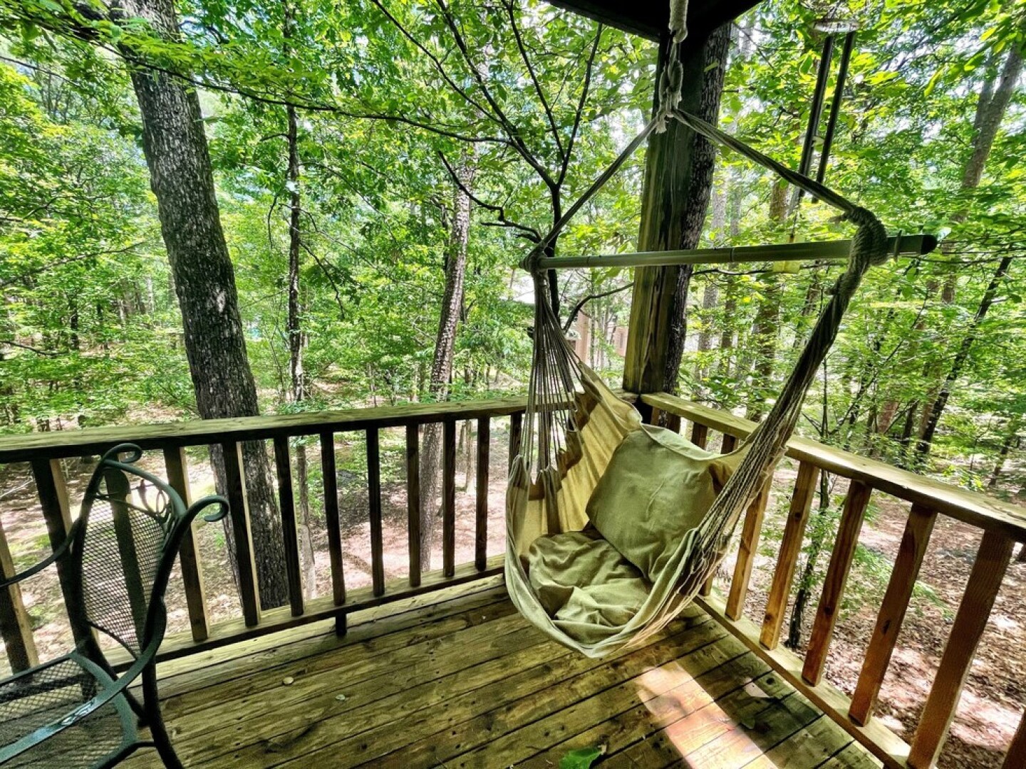 Forest view, log-sided two bedroom, two bath condo on Lake Ouachita. 2 Condo by RedAwning