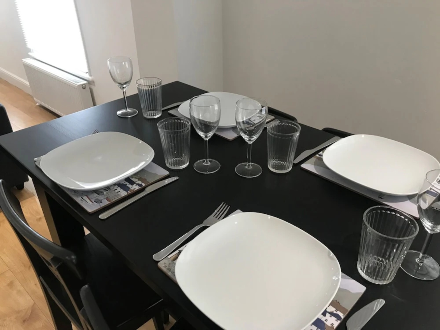 One Bedroom Flat, Sleeps 4, Balcony & Free Parking