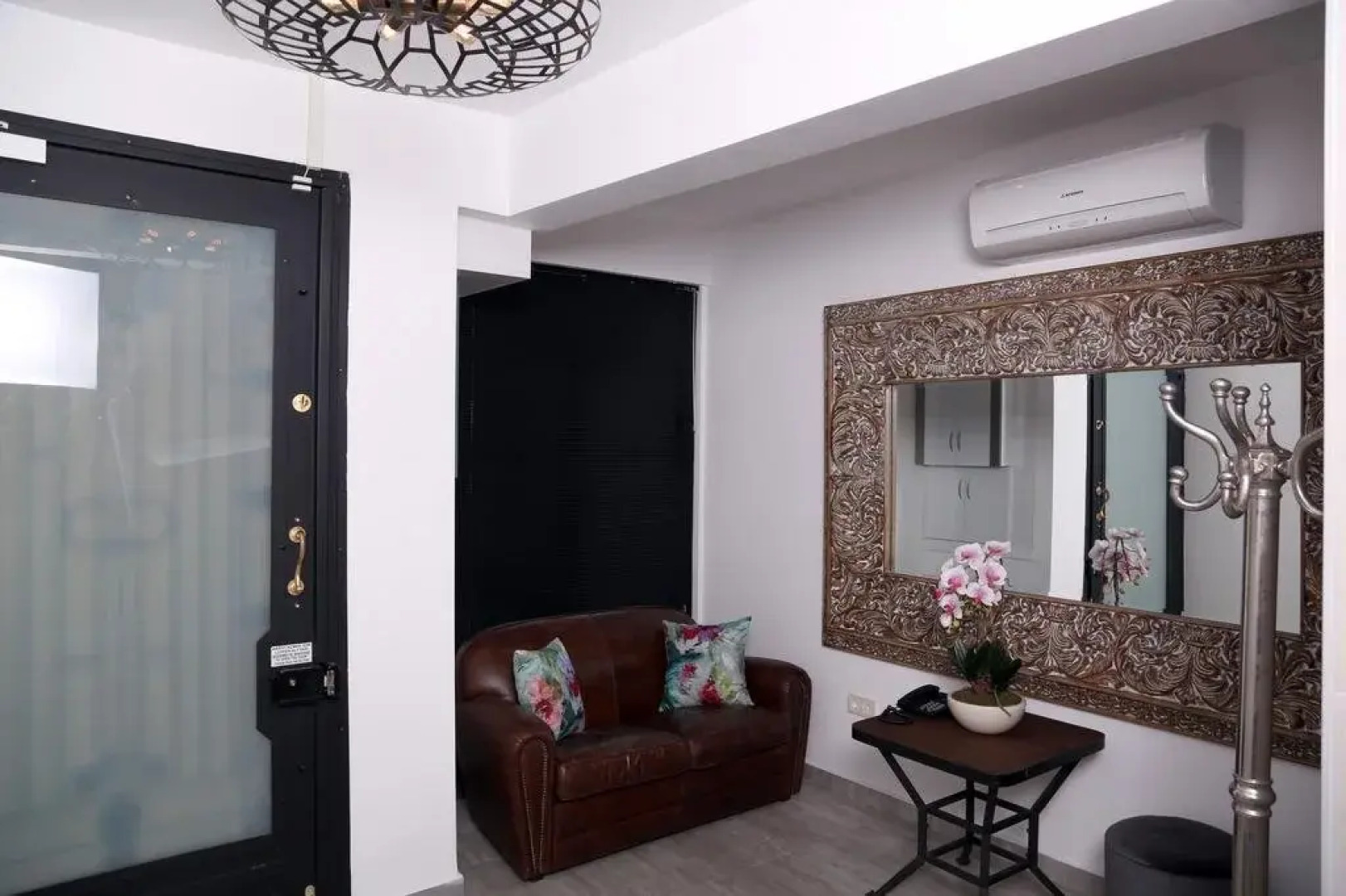 BGuest Hotel & Residence