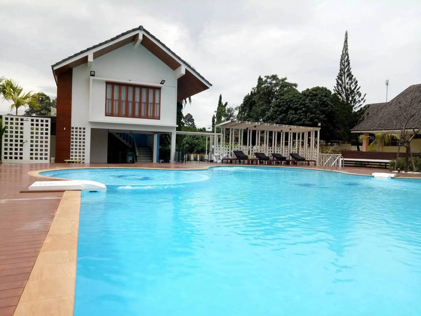 Bang Saphan Resort Hotel