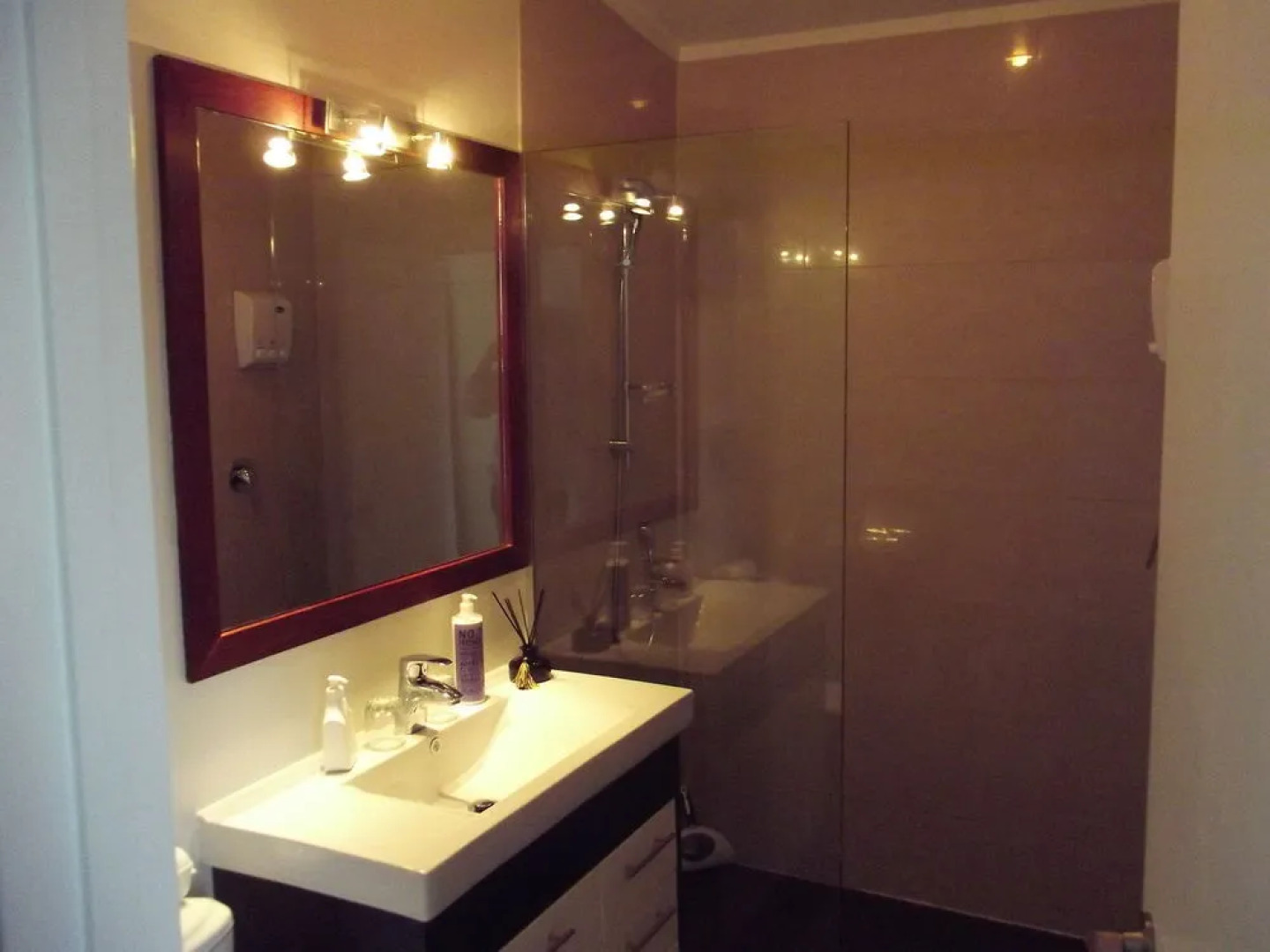 Longhouse Bed and Breakfast