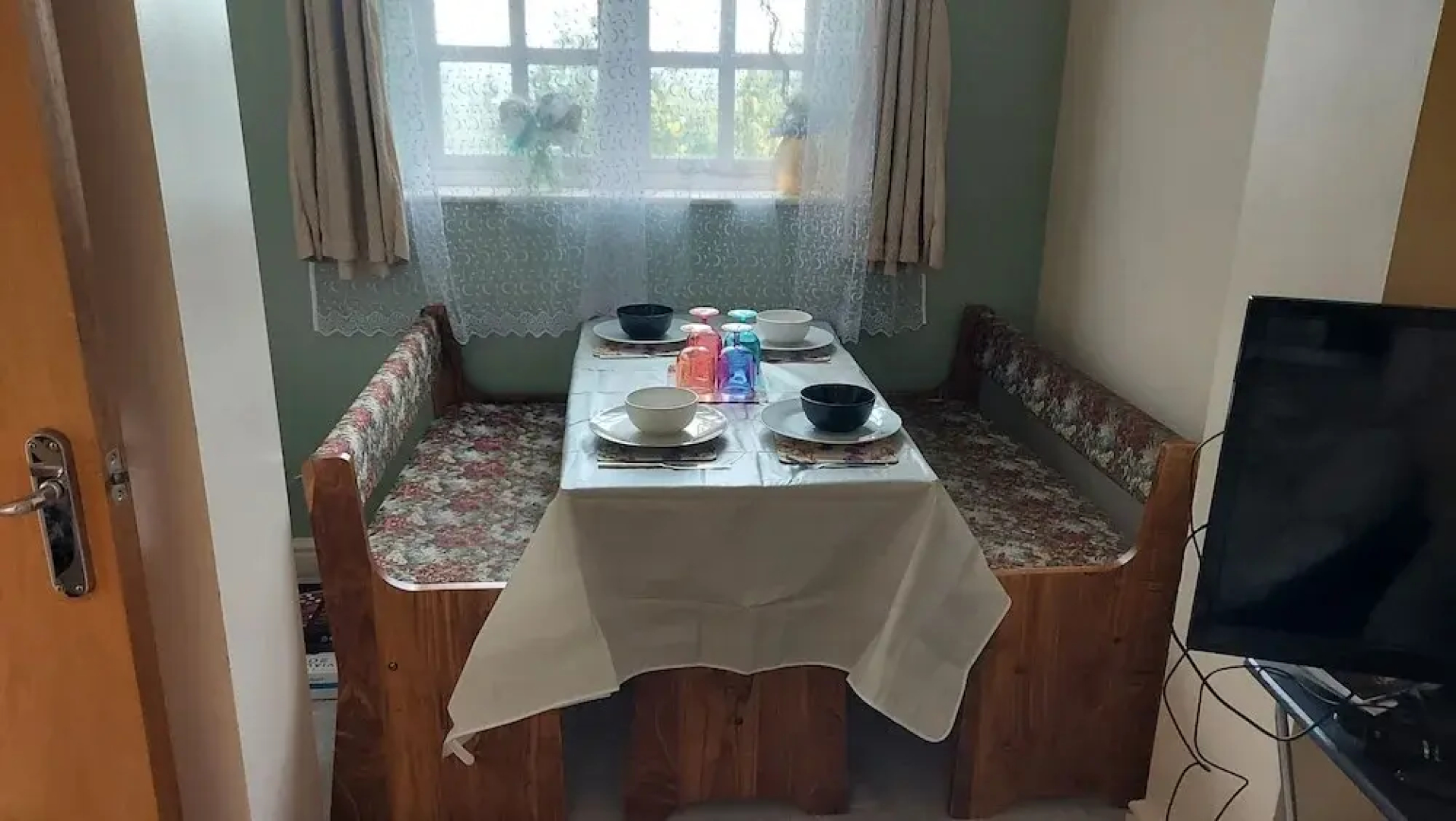 Malvern Cozy Apartment Retreat King bed & Sofa bed