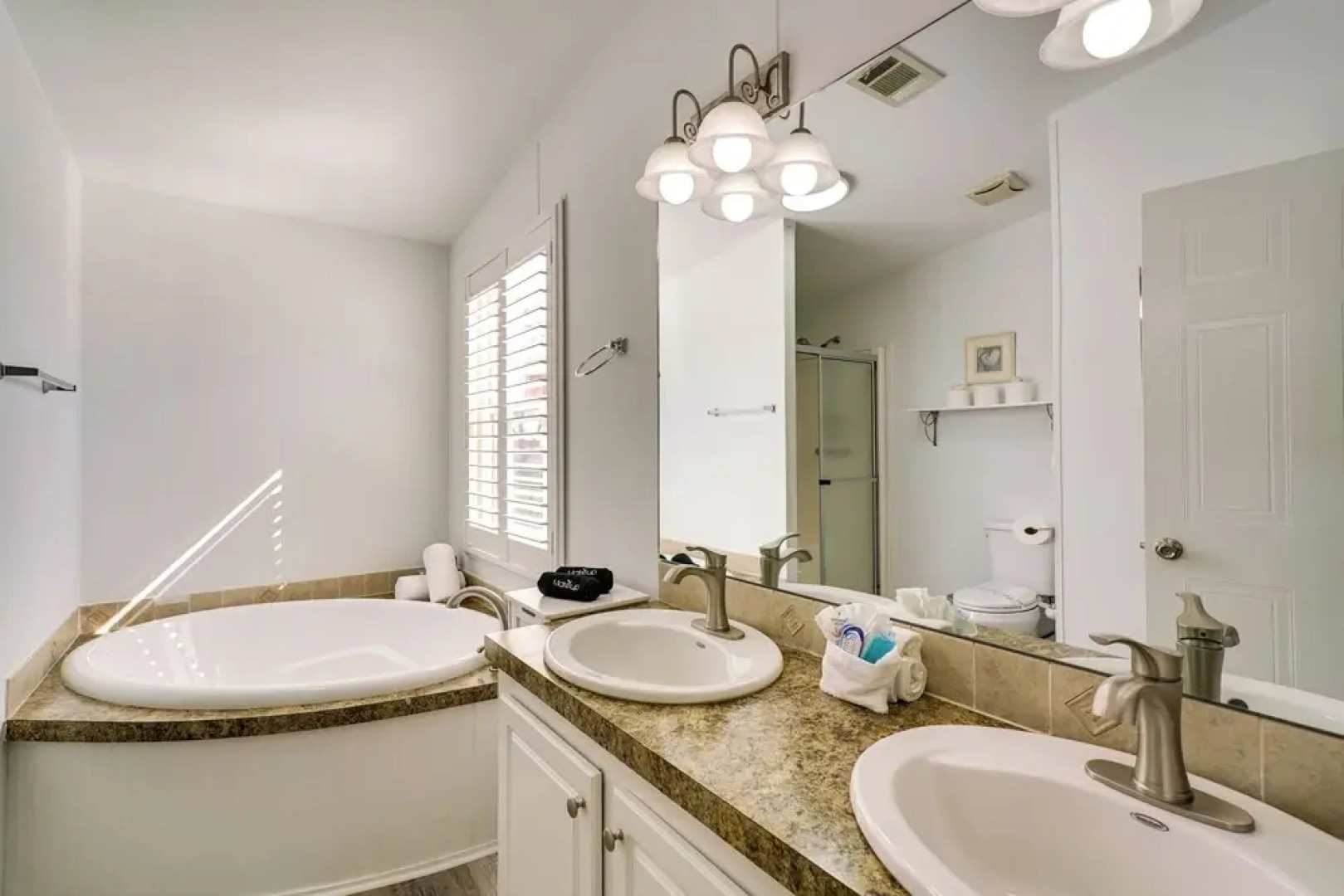 Sunny Fort Myers Home w/ Screened-in Porch & Grill