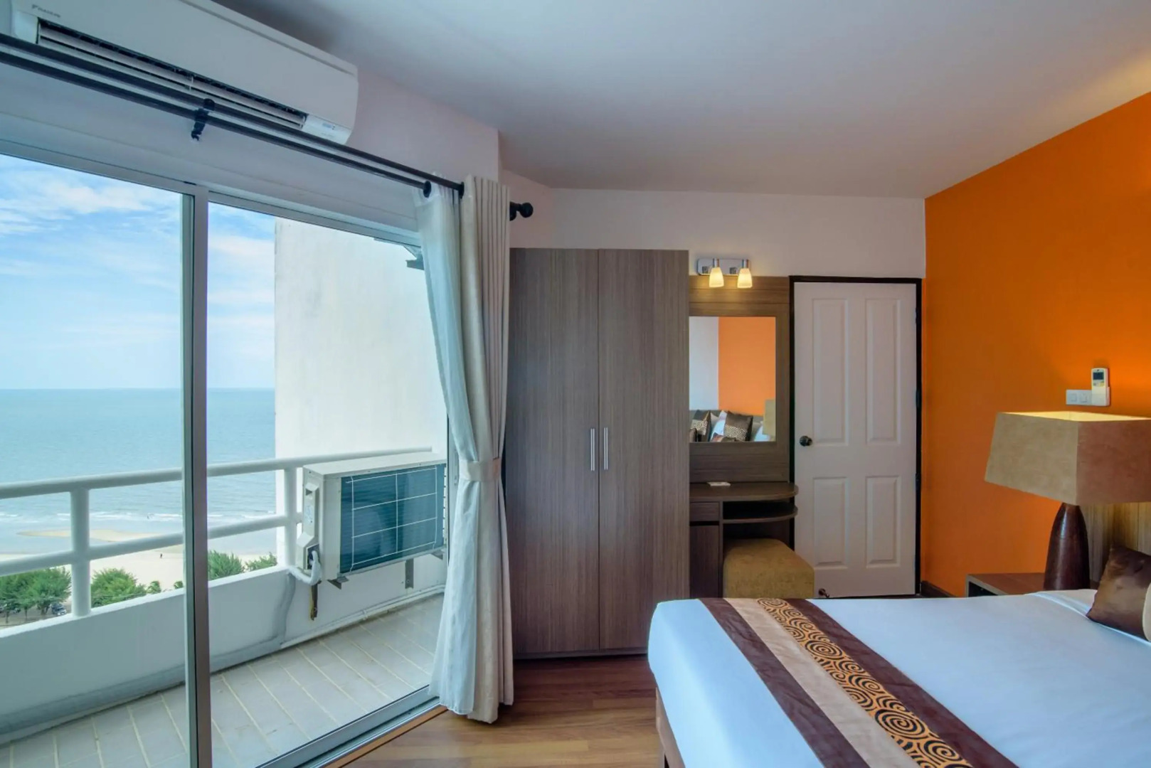 Golden Beach Cha-Am Hotel