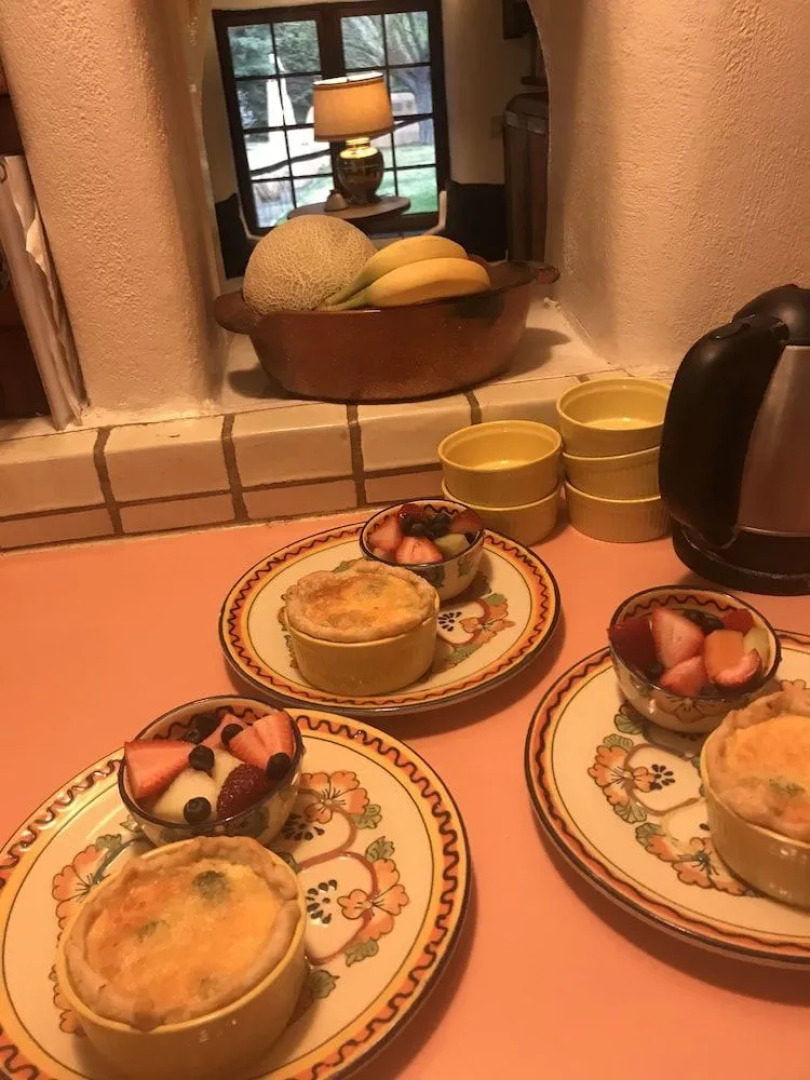 Old Taos Guesthouse B&B