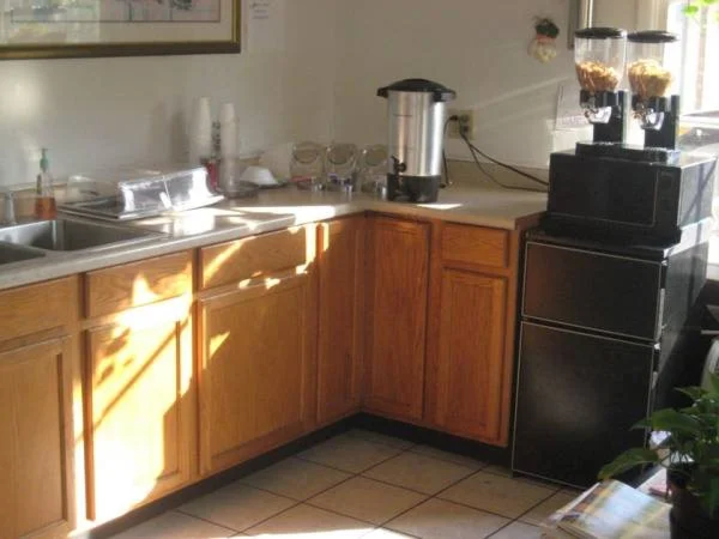 Scottish Inn & Suites