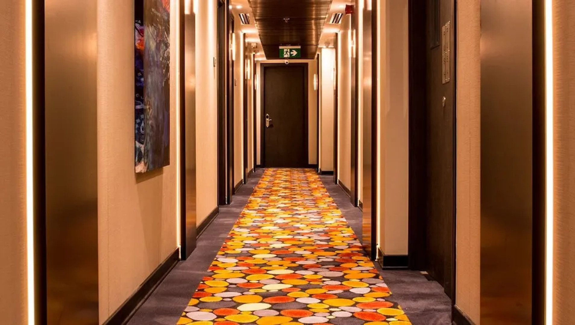 Carnelian Glory Bower Hotels