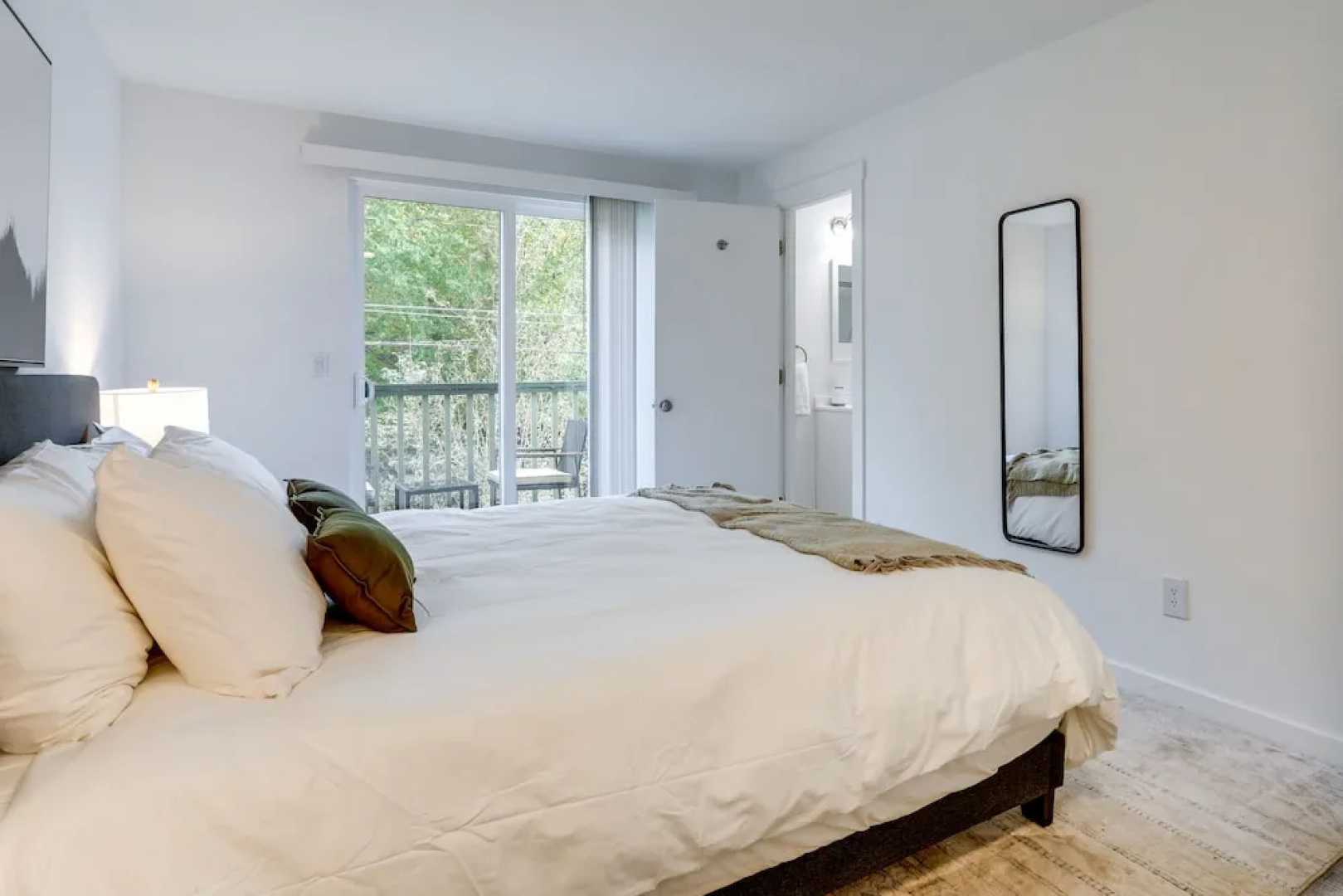 Beautiful Kenmore Retreat Near Marina & Beach!