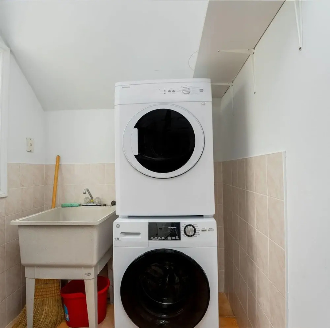 Private 2bdrm Unit With Ensuite Laundry - U5A