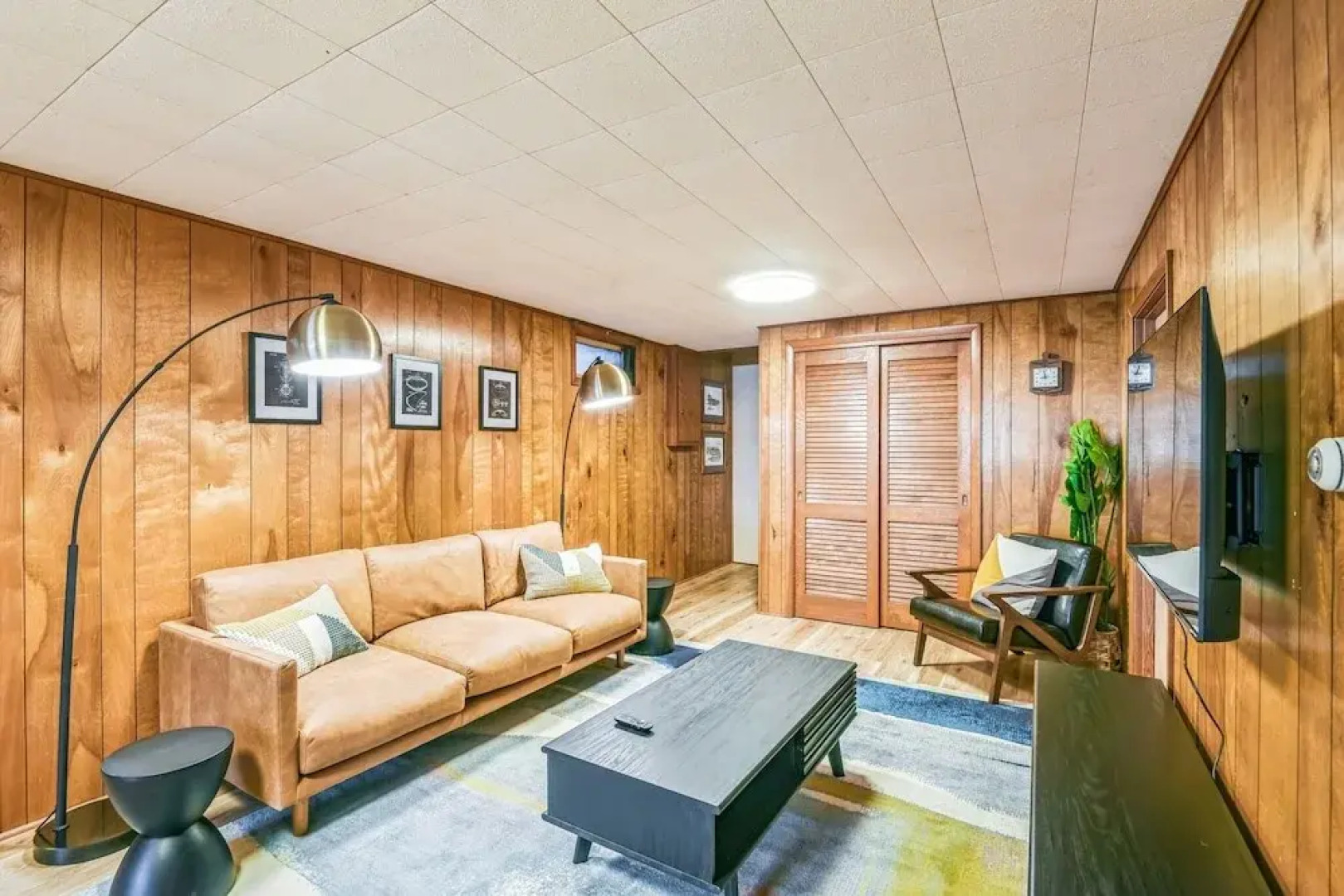 Iowa City 4br Backyard Walk To Stadium 4 Bedroom Home