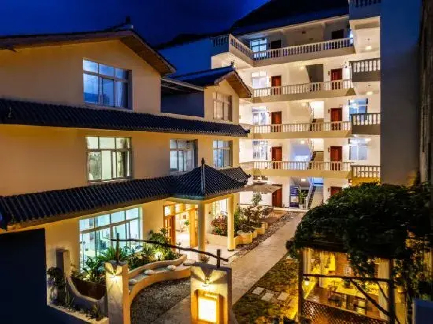 Jiuzaigou Huayujian Homestay