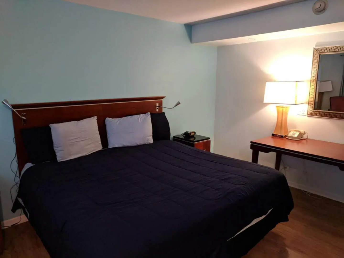 Skylark Motel