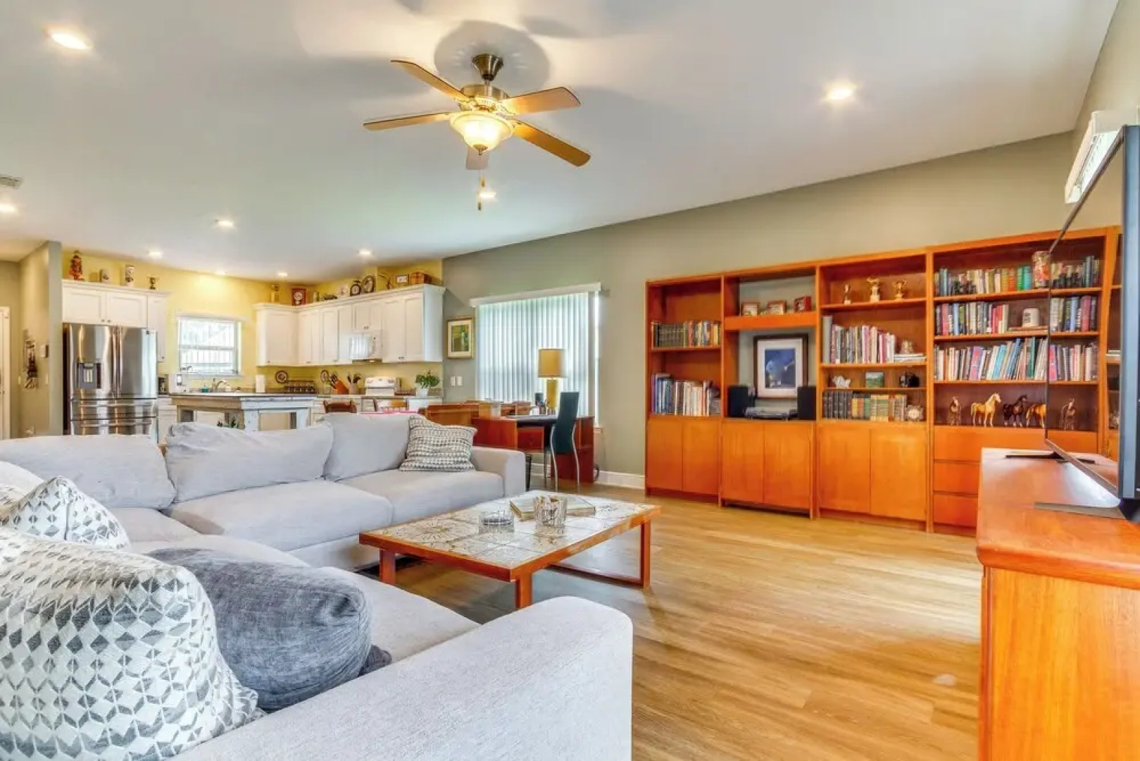 Pet-friendly Pensacola Home ~ 2 Mi to Bruce Beach!