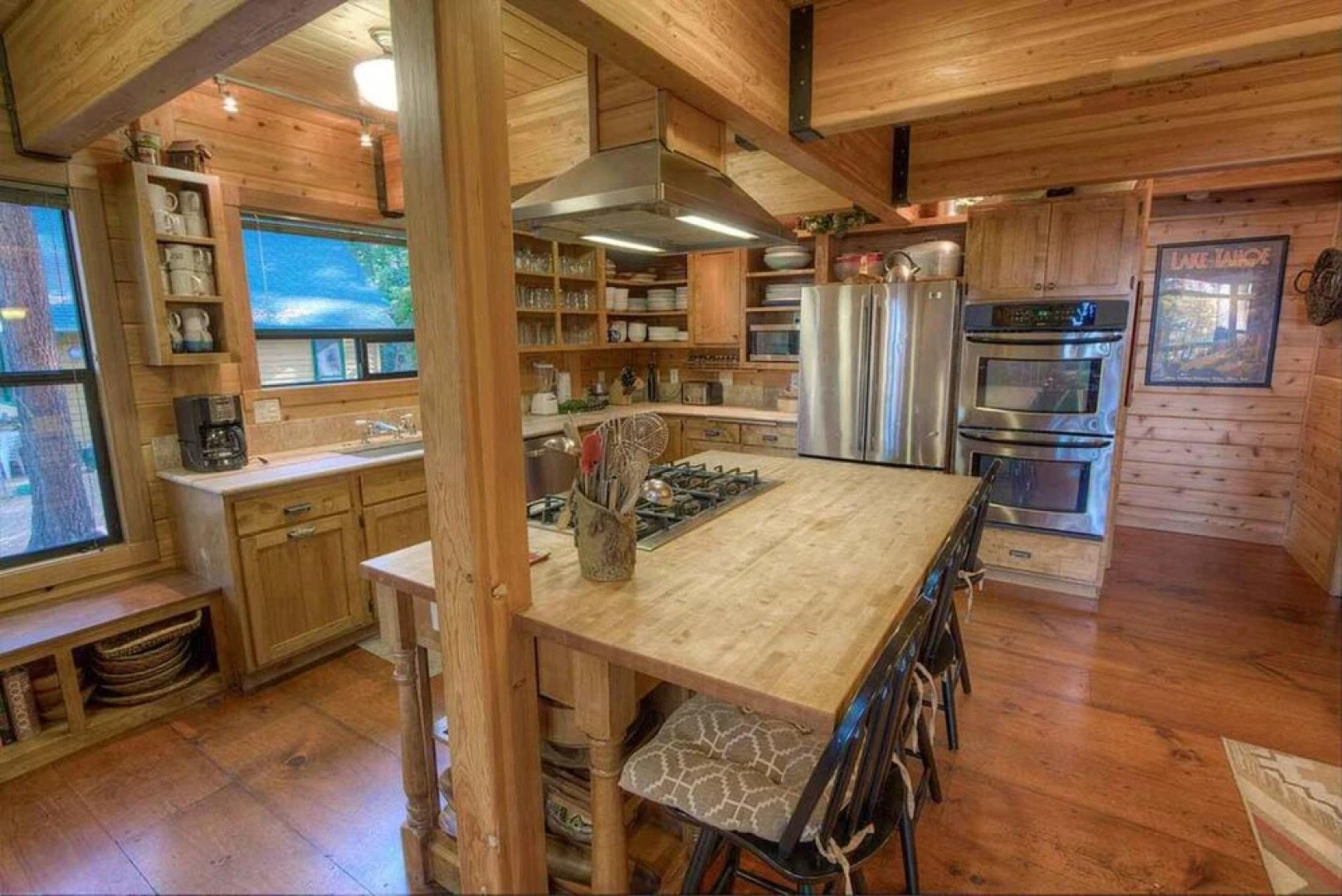 Smokey Joes by Lake Tahoe Accommodations