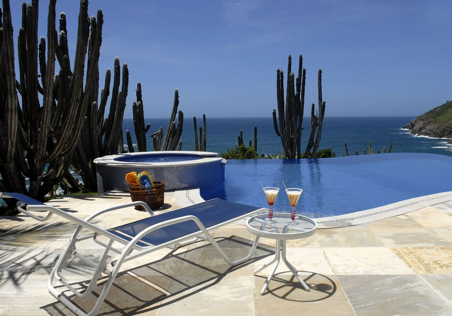 Cliffside Luxury Inn