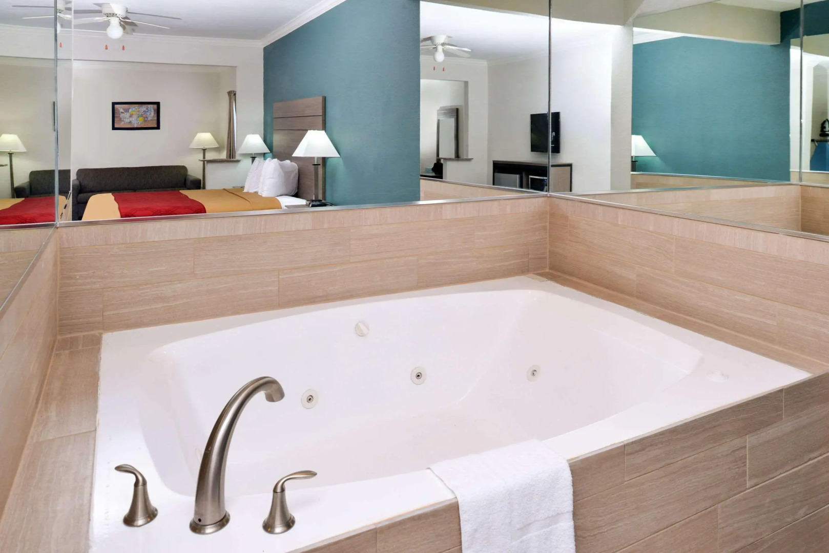 Econo Lodge Inn & Suites Port Arthur near Sabine Pass