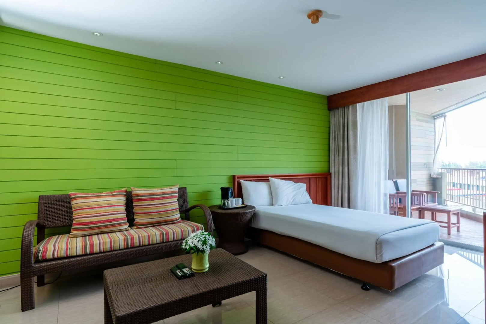 Long Beach Cha-Am Hotel