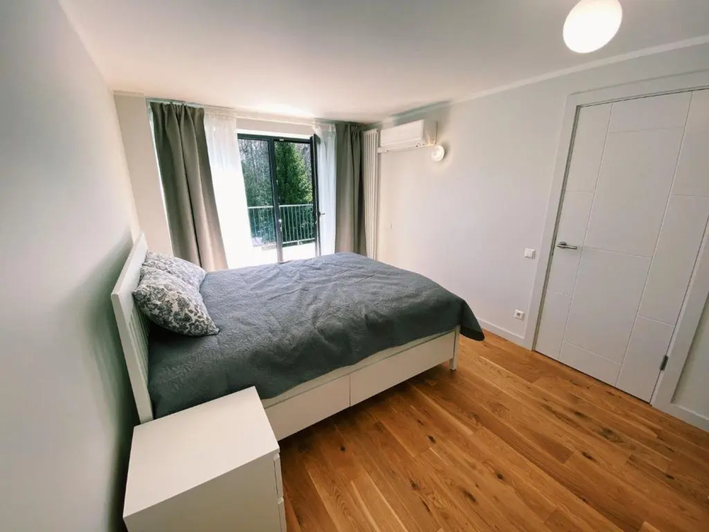 Albatross Mini - 2 Room Seaside Air-conditioned Apartment with Balcony