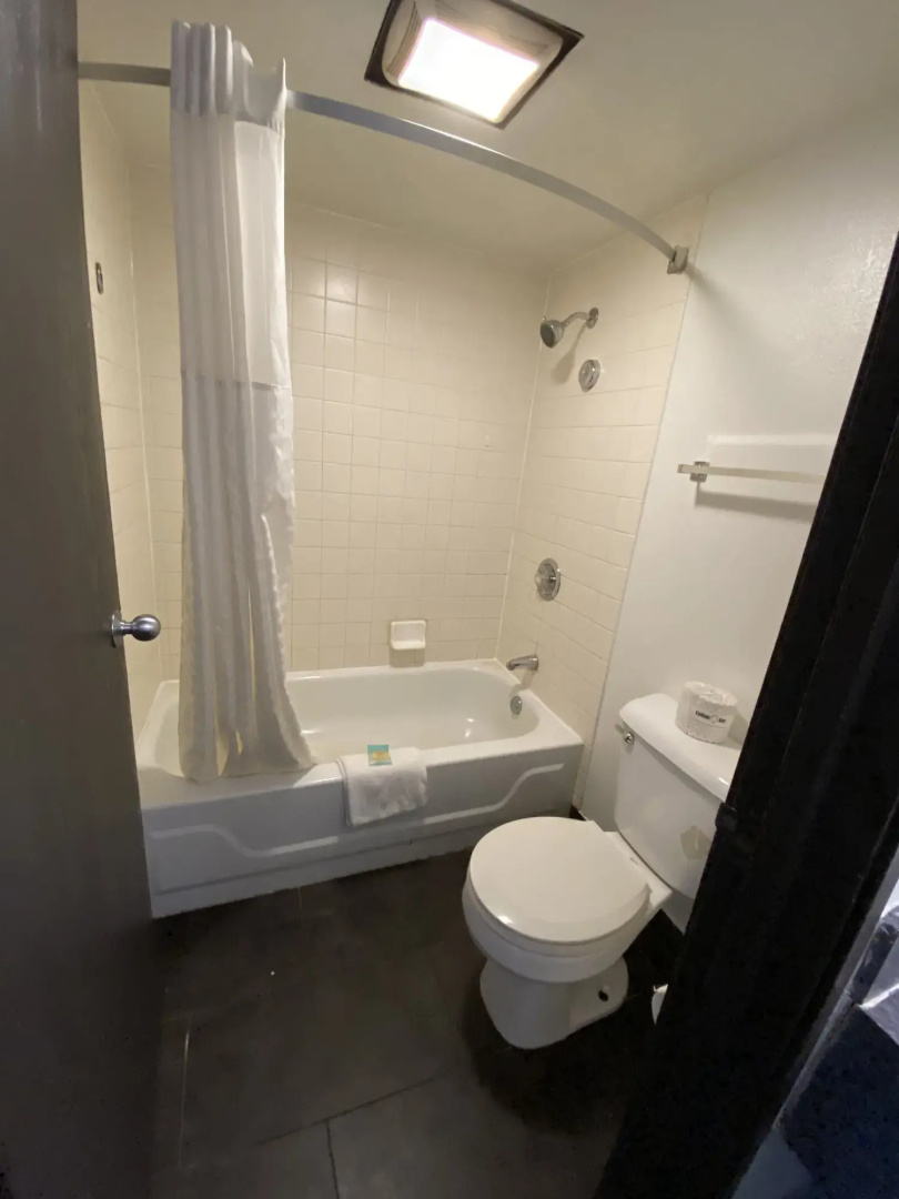 SkyLight Inn Cleveland - Willoughby