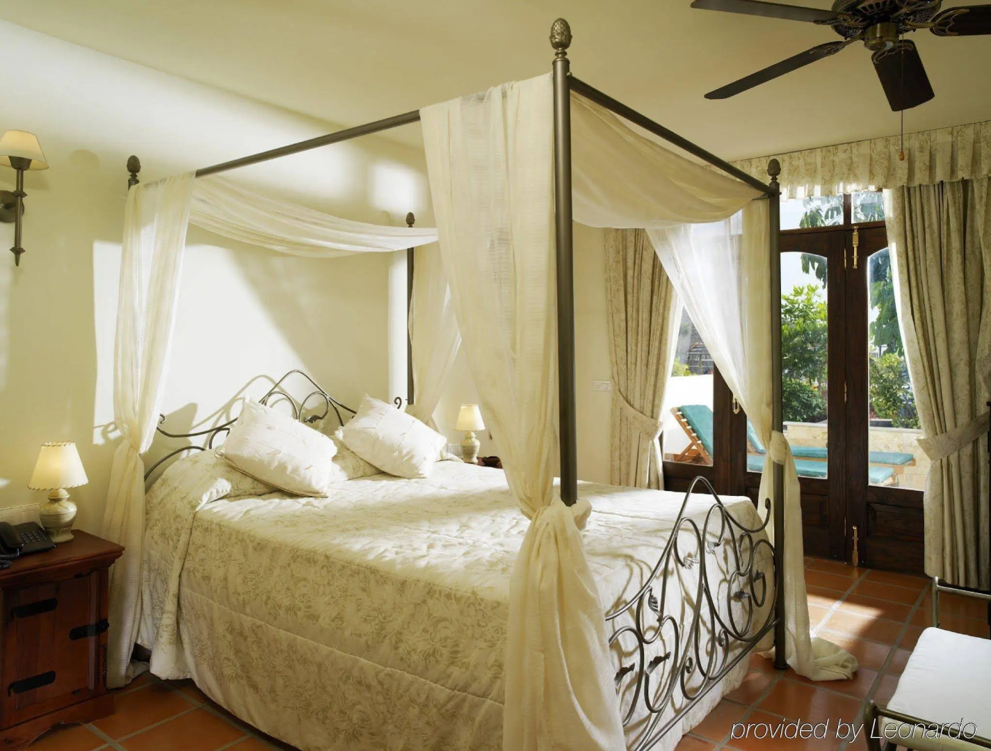 Regency Country Club, Apartments Suites