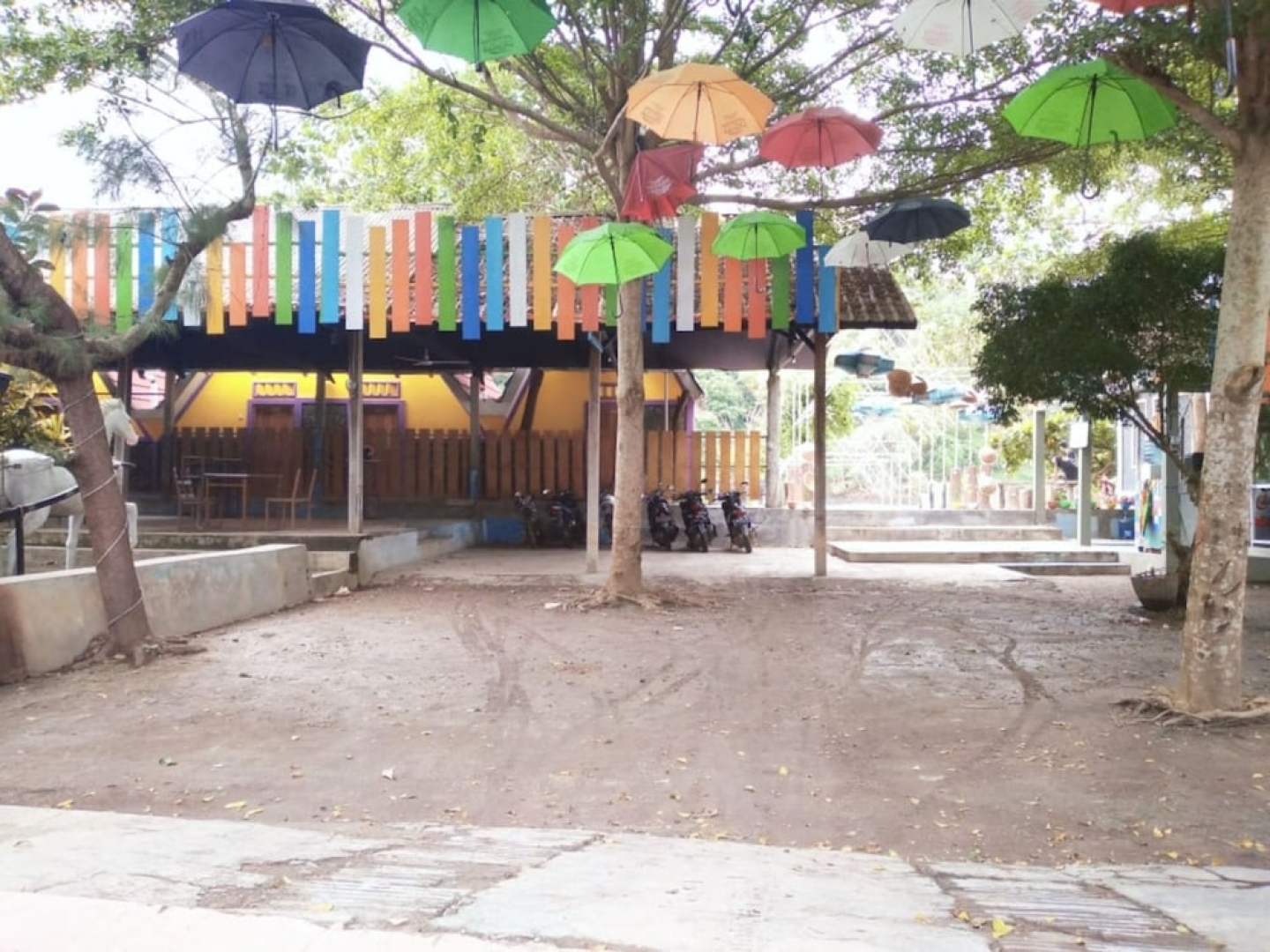 Pantai Suwuk River View Bungalow