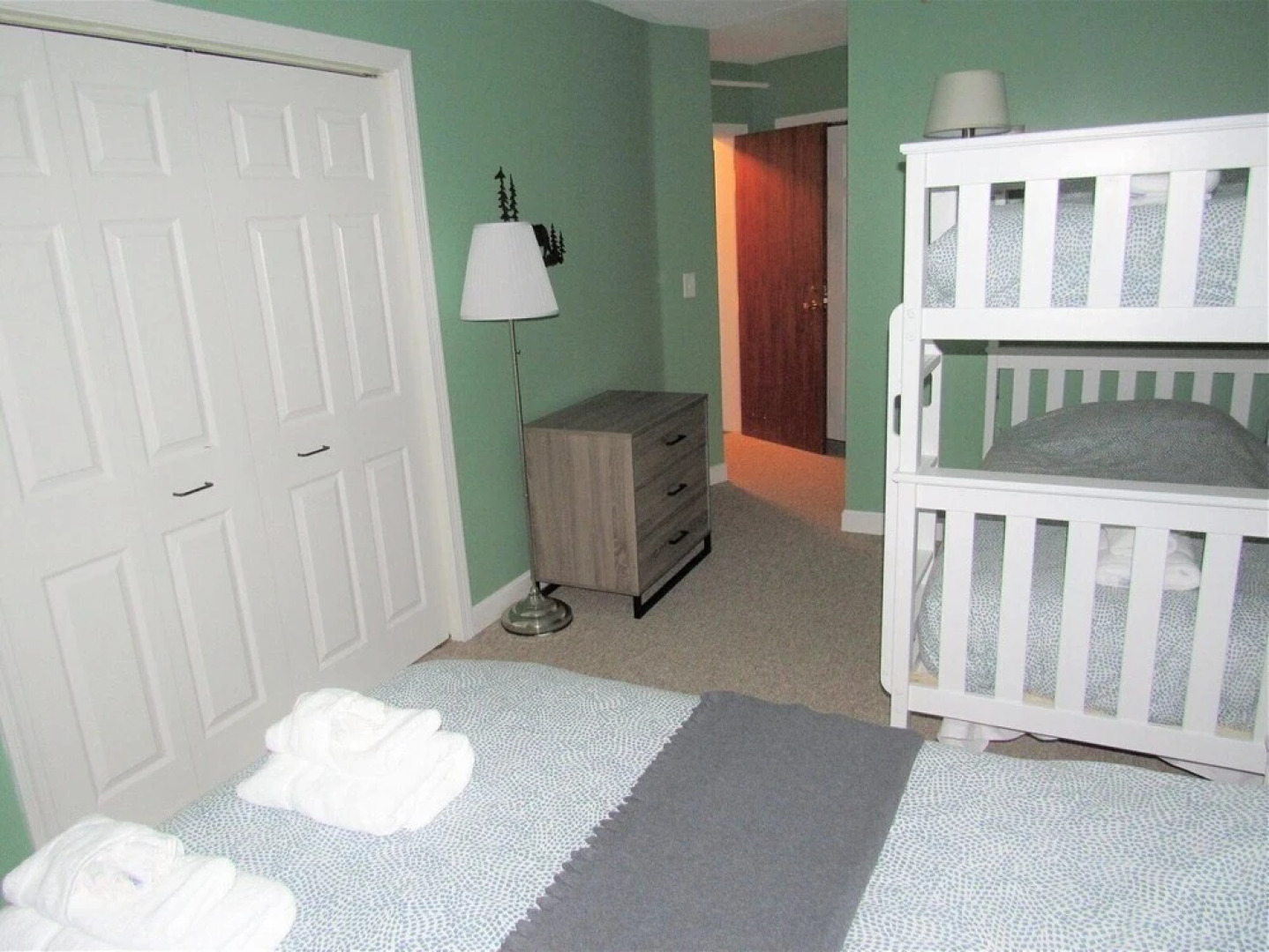 Just Listed! Spacious Two Bedroom Vacation Condo at Golden Eagle Lodge - Ge126v