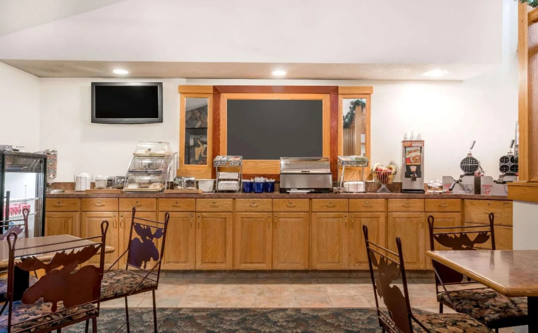 Moose Lake Lodge & Suites