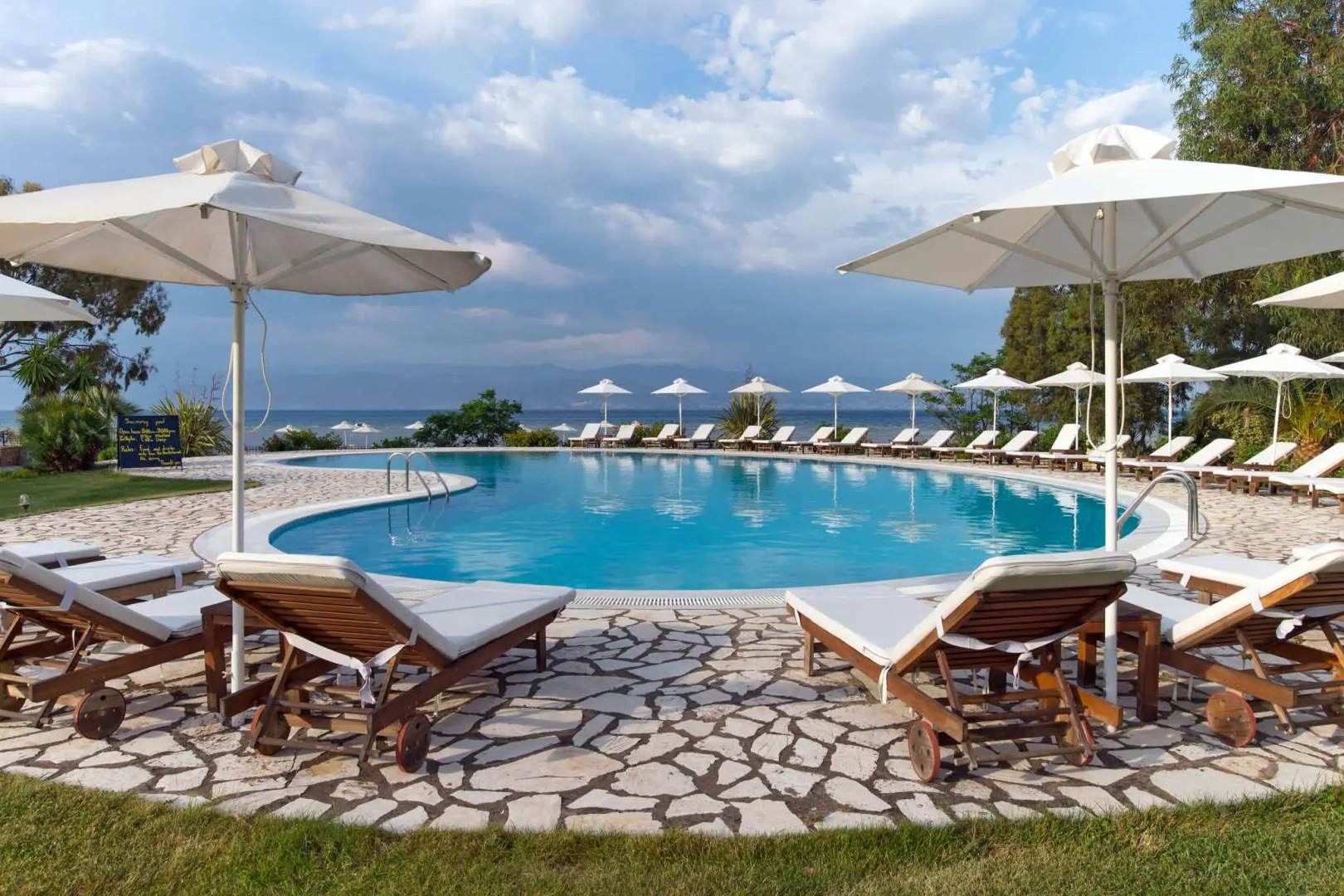 Chrismos Luxury Suites & Studios