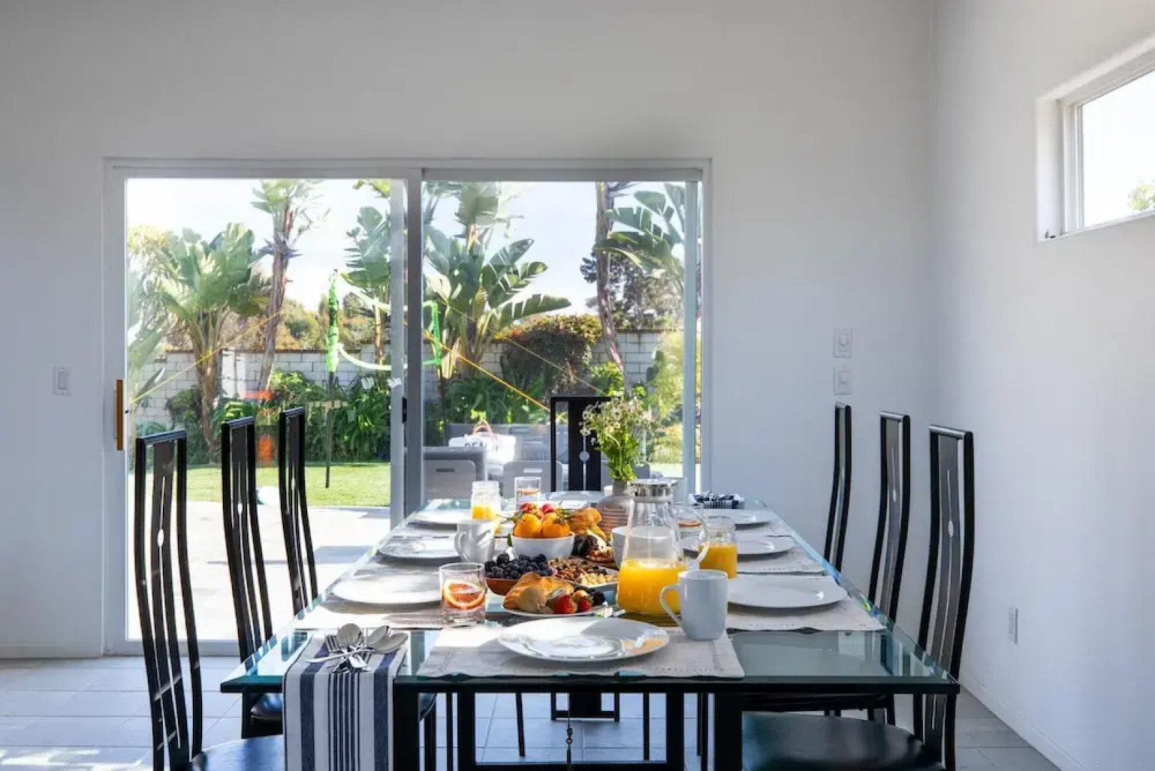 Beachcomber by AvantStay | 1 Block from Beach - Modern Estate w/ Ocean Views