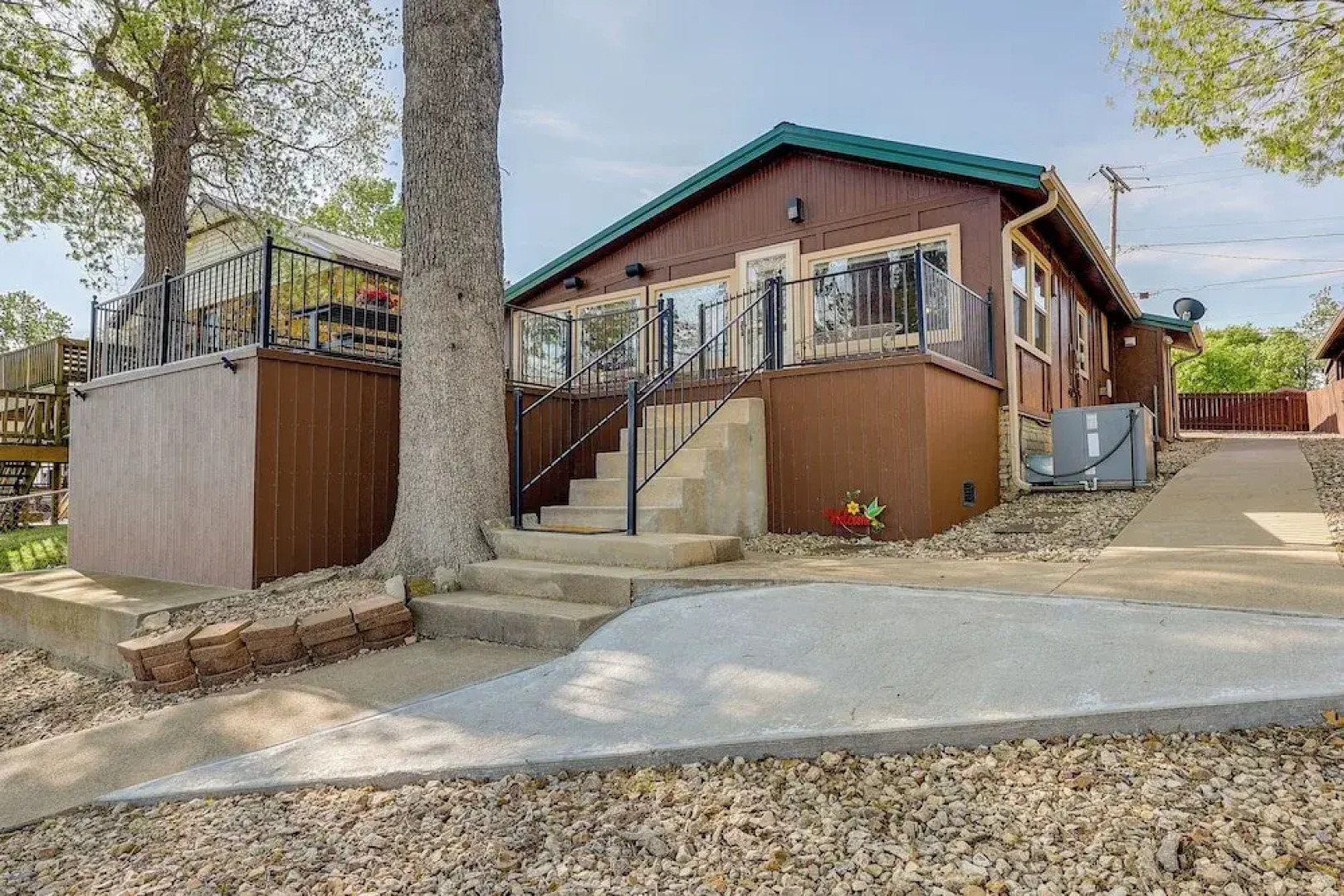 2 Boat Docks: Grand Lake Waterfront Home