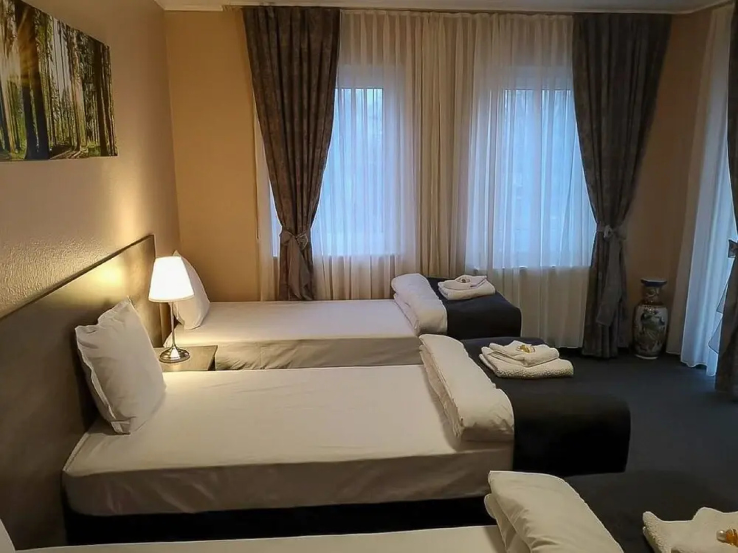 Airport Hotel 10 min to the Airport