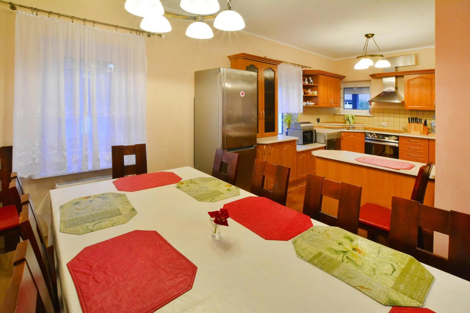 Comfortable House by the Lake, Insko