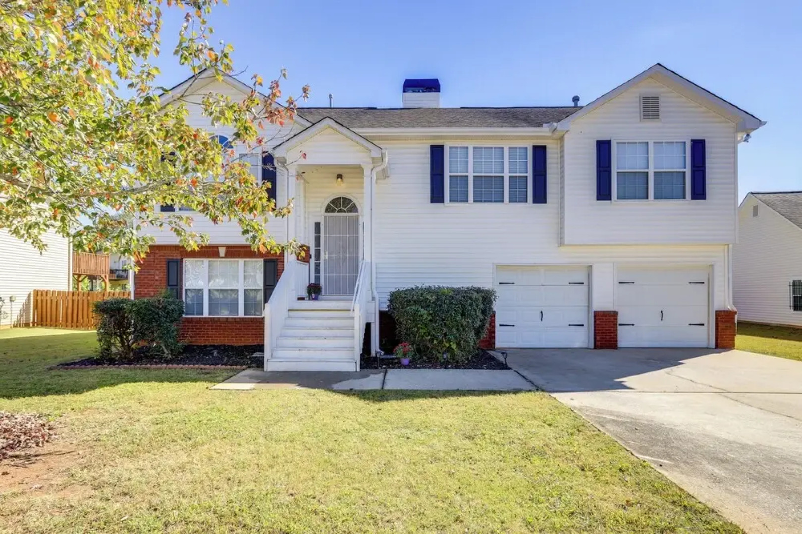 Spacious Georgia Home w/ Deck, Grills & Fireplace!
