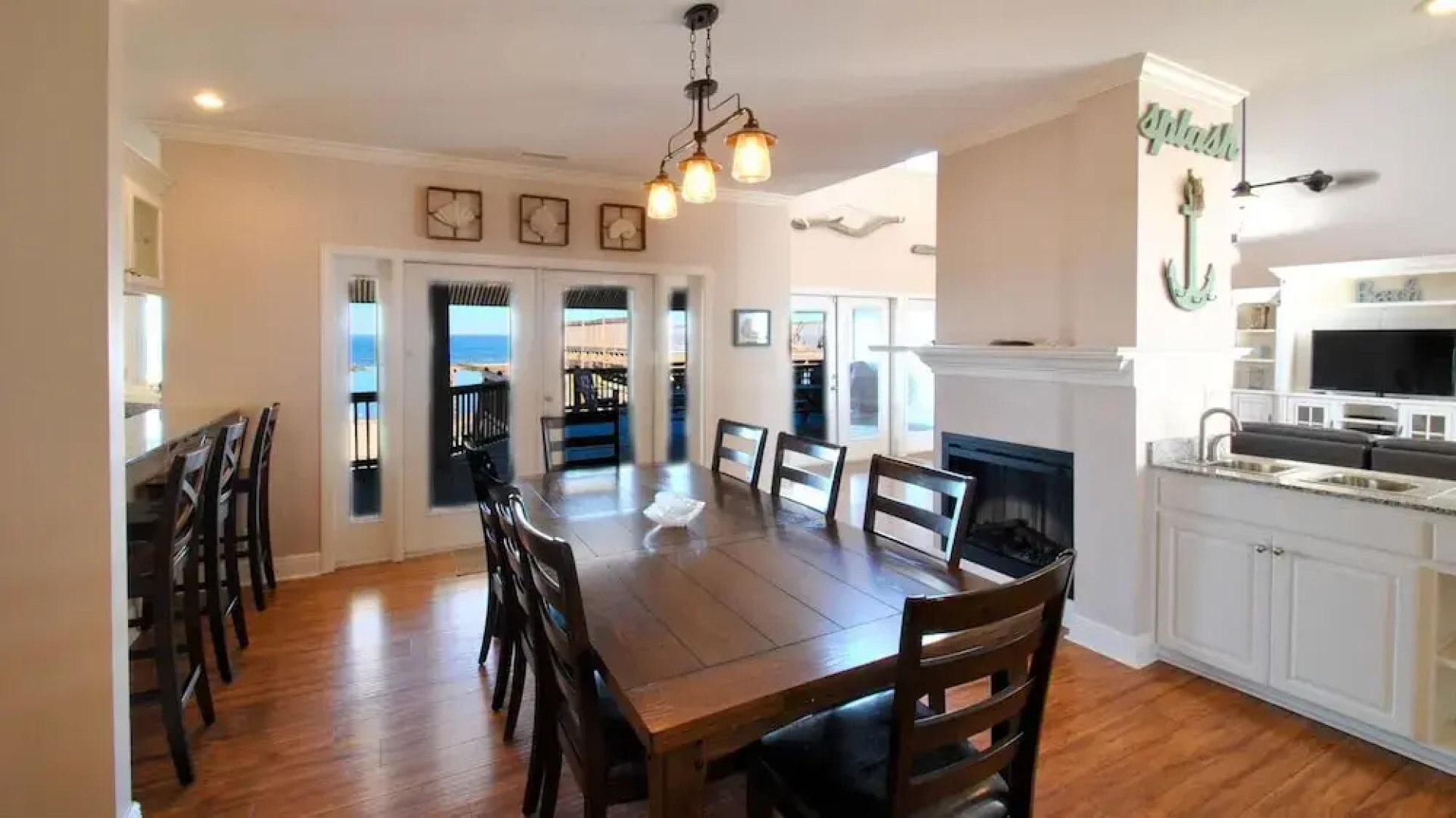 Tidal Wave - 2636 Bienville