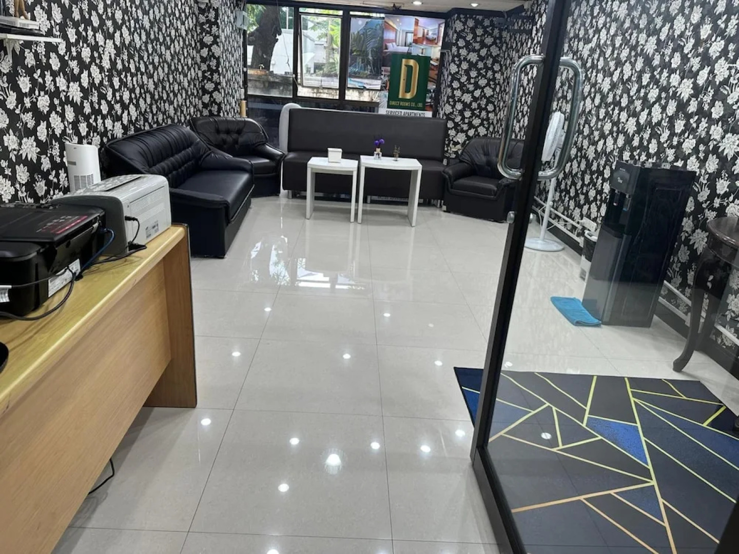 Апартаменты Omni Tower Direct Rooms Sukhumvit Soi 4