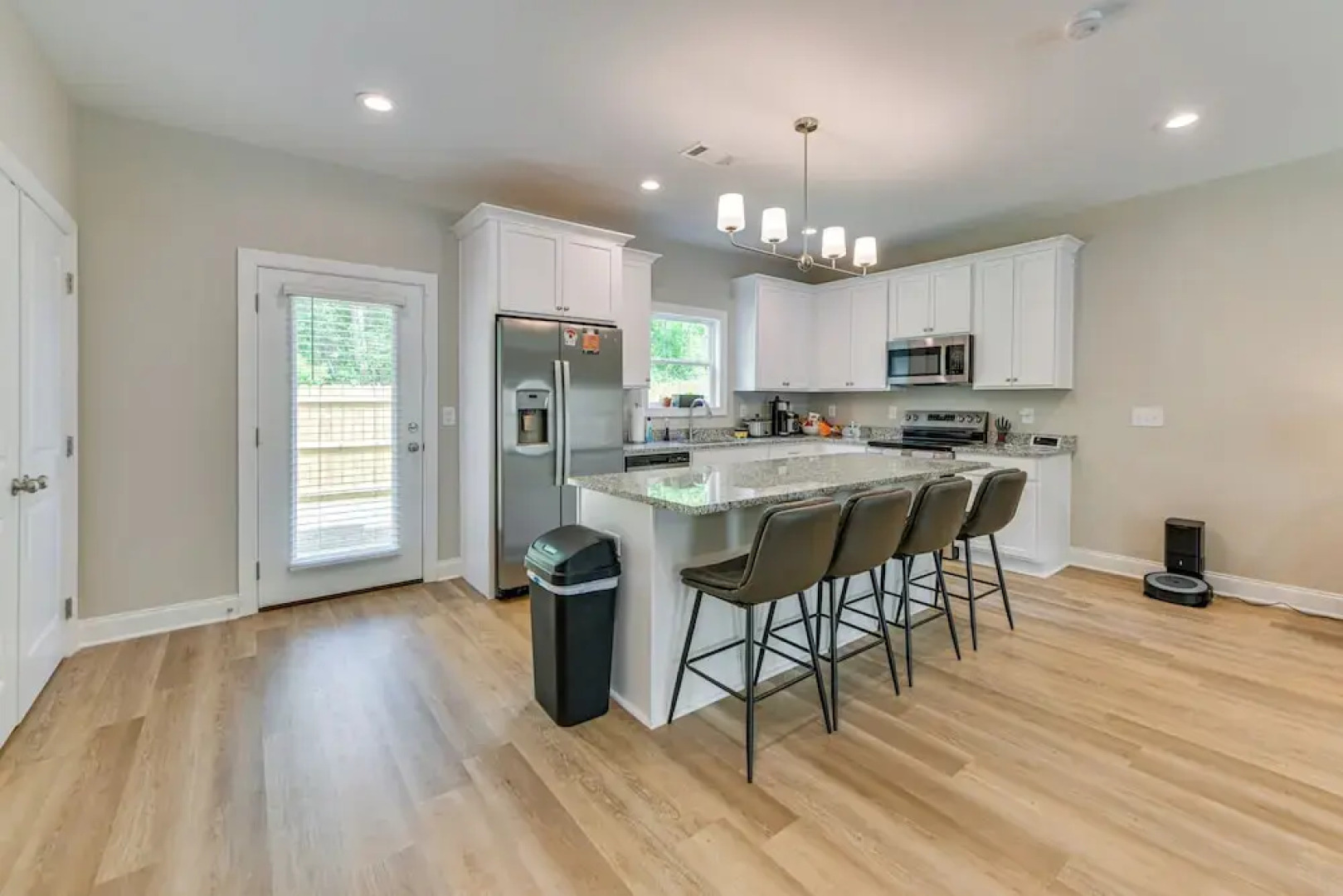 4 Mi to Auburn University: Townhome w/ Fenced Yard