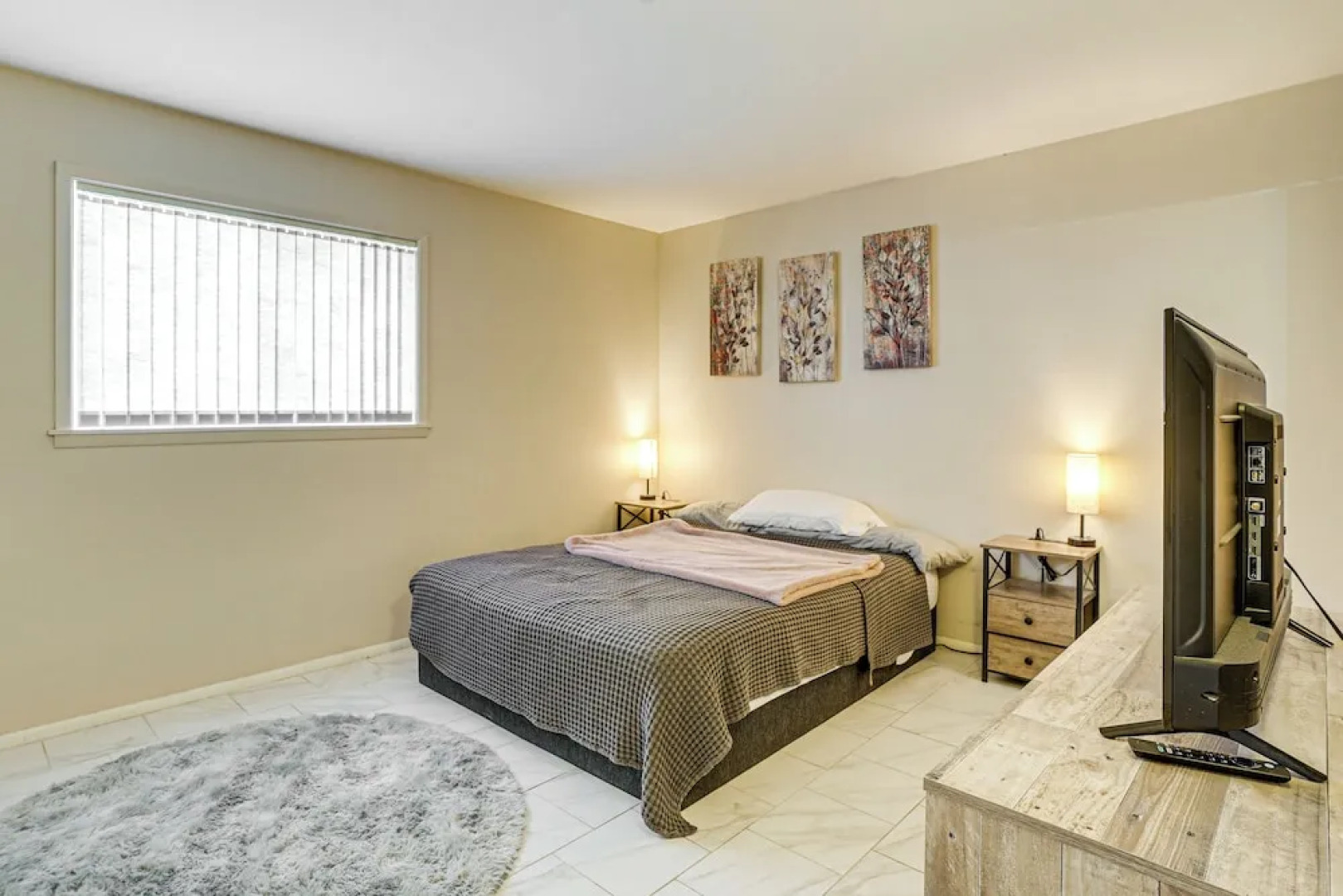 8 Mi to State Farm Stadium: Home in Youngtown