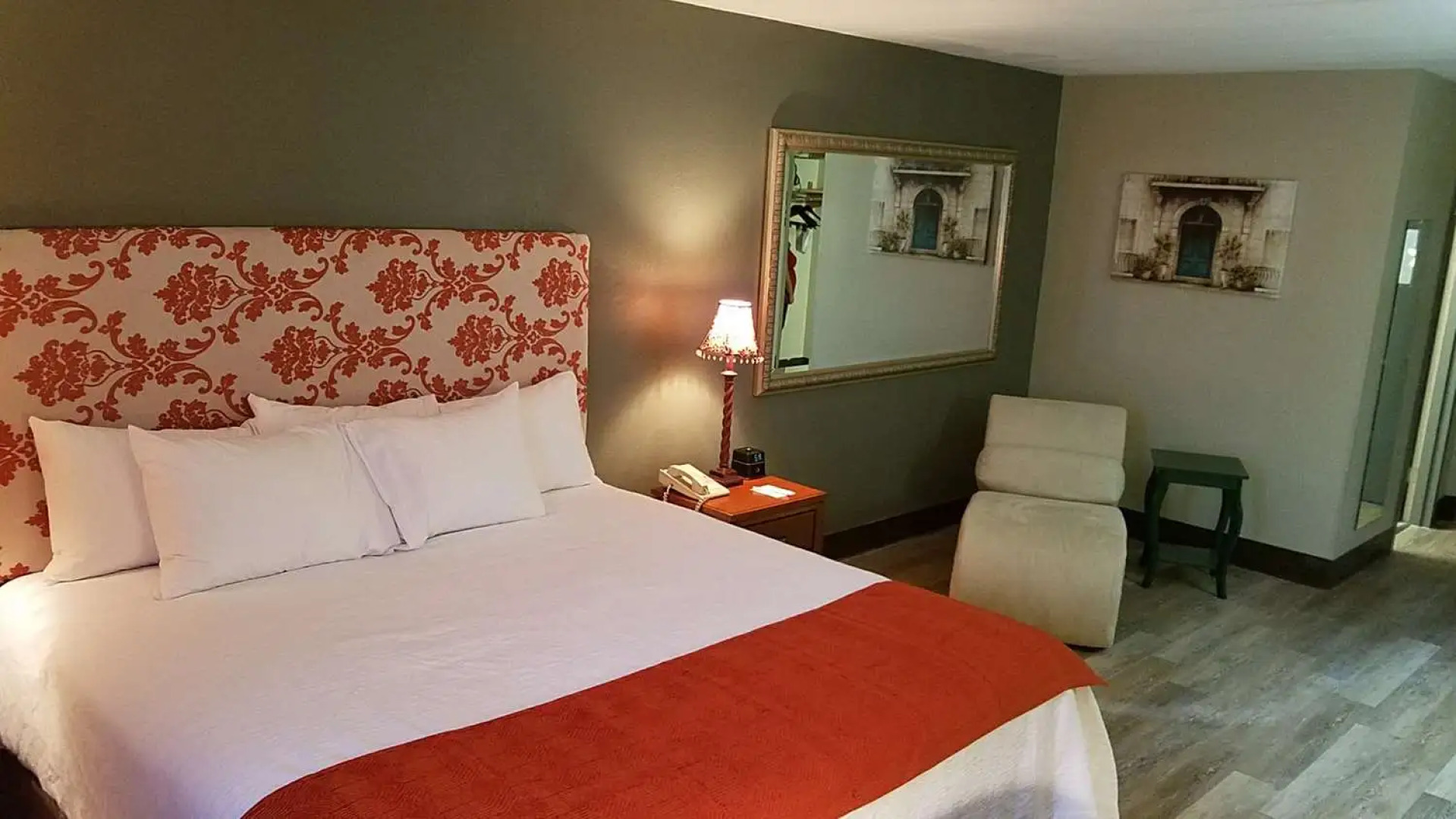 SureStay Plus Hotel by Best Western St. Louis Airport