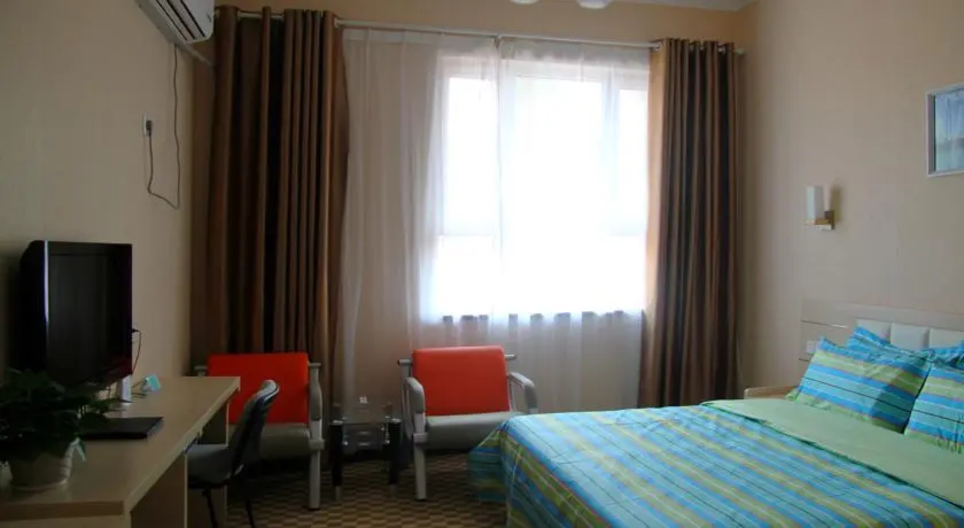 Super 8 - Kashi Old Town