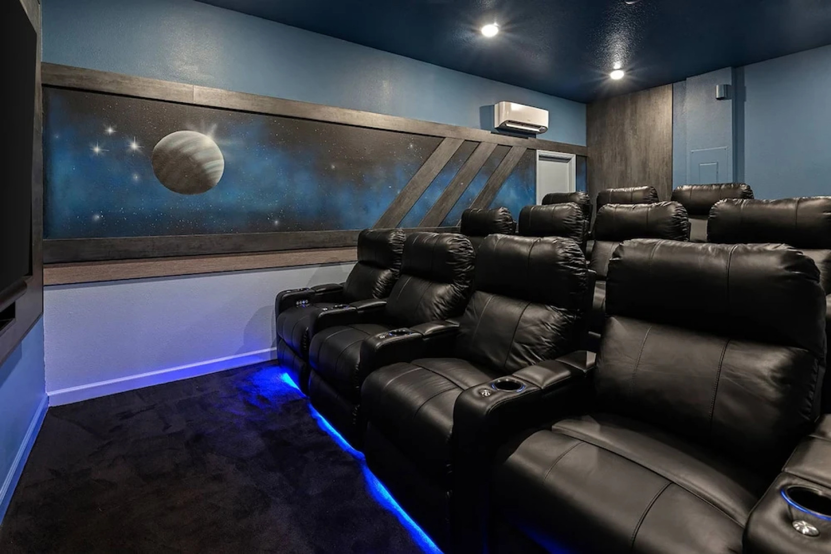 Harbor Island Beach Club by Villatel