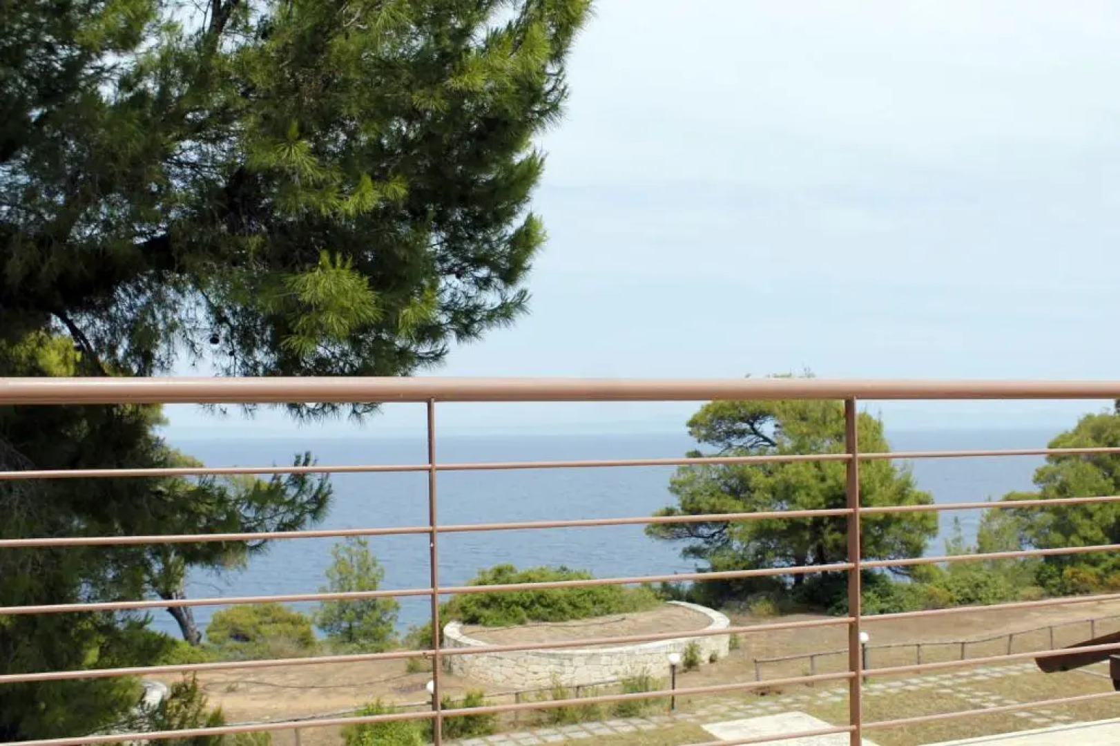 4 bedroom villa with pool and garden