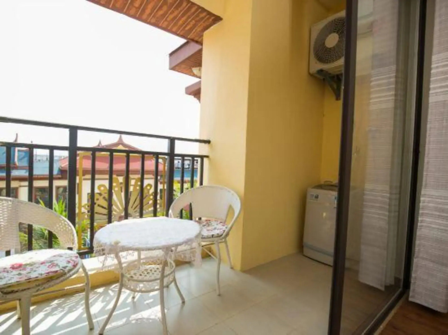 Yijiayi Holiday Hotel