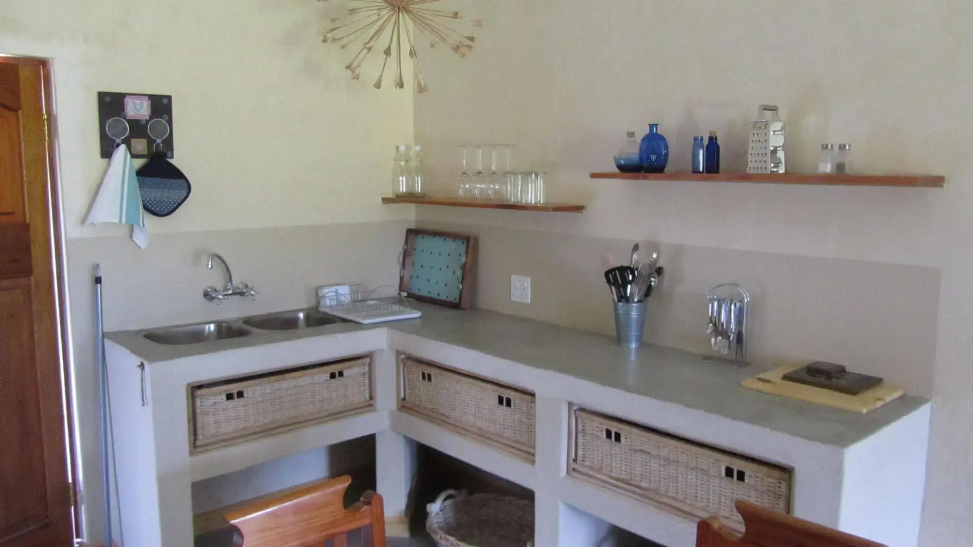 Seven Oaks Vineyard Cottages