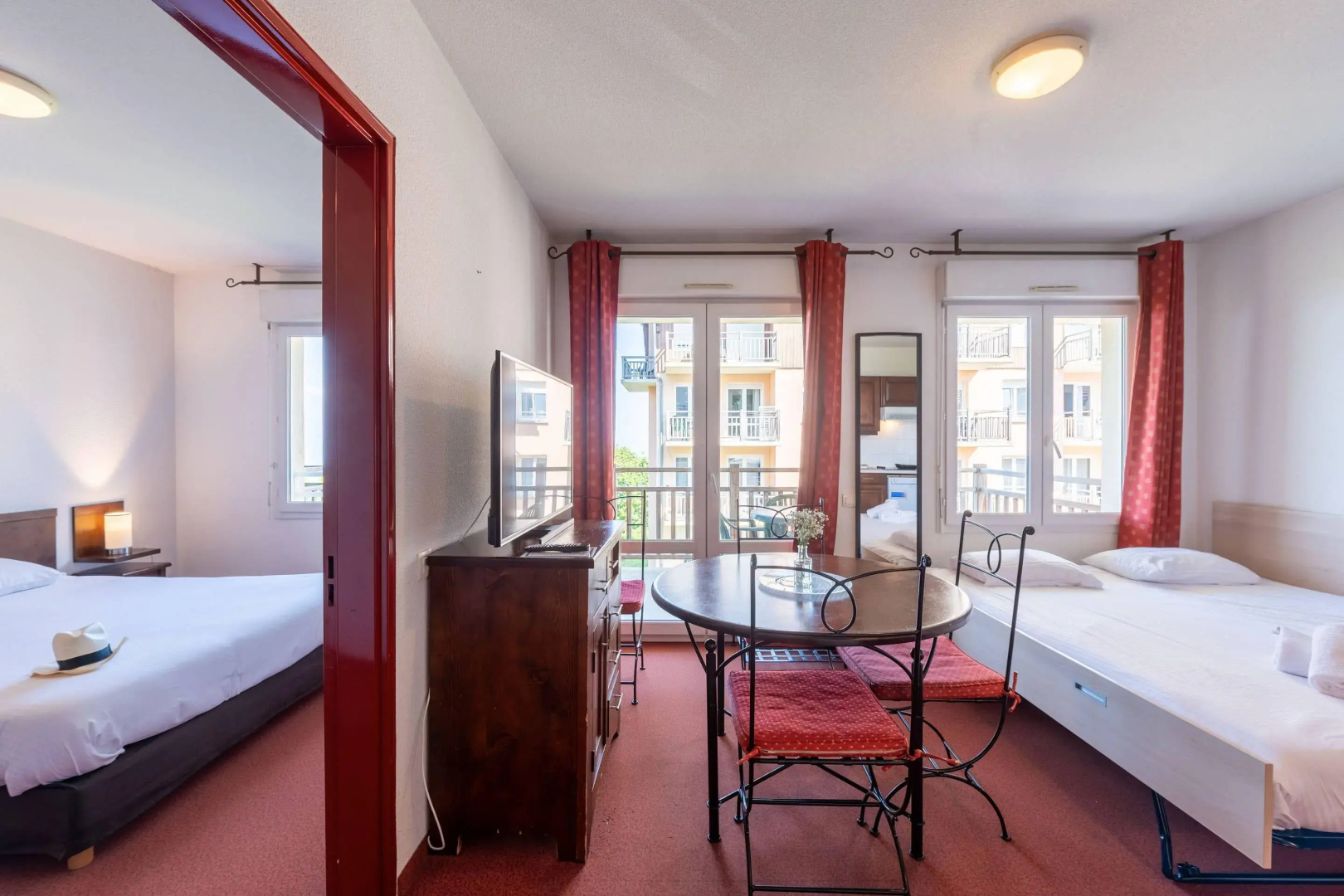Zenitude Hotel-Residences Les Terrasses du Lac