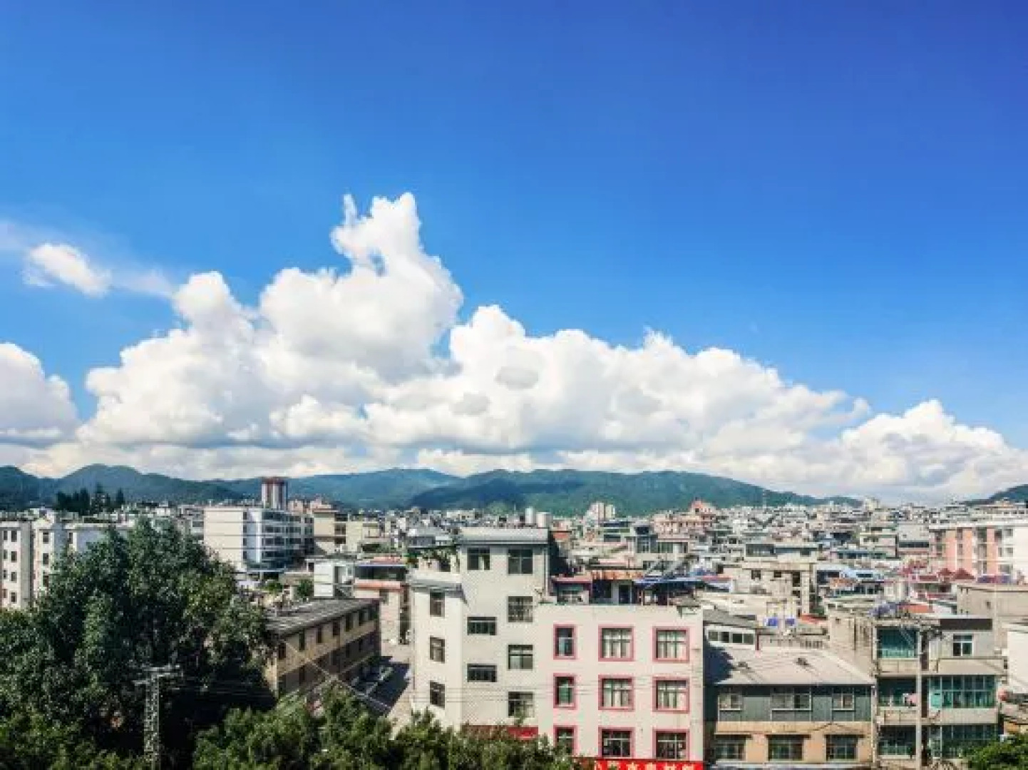 7 Days Premium Hotel (Lincang Bus Station City No.1 Middle School Branch)